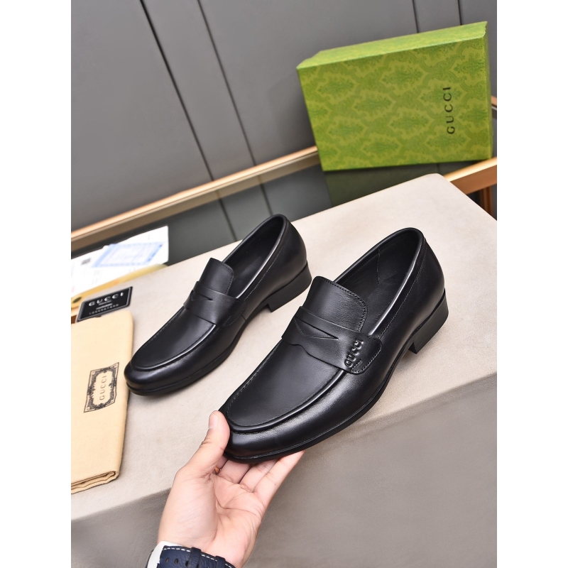 G*u*i leather shoes